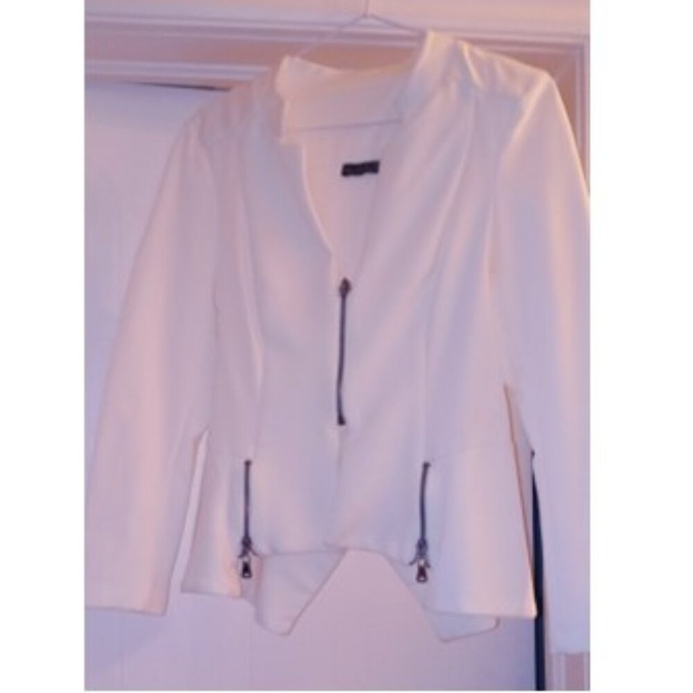 Jane & John white summer jacket. To wear casual or more dressy. Size small.